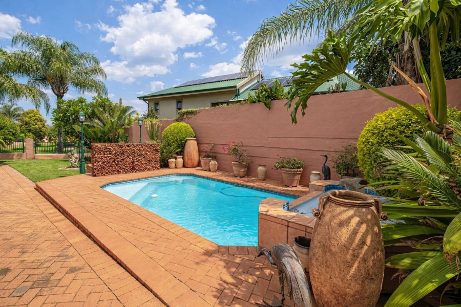 4 Bedroom Property for Sale in Caribbean Beach Club North West